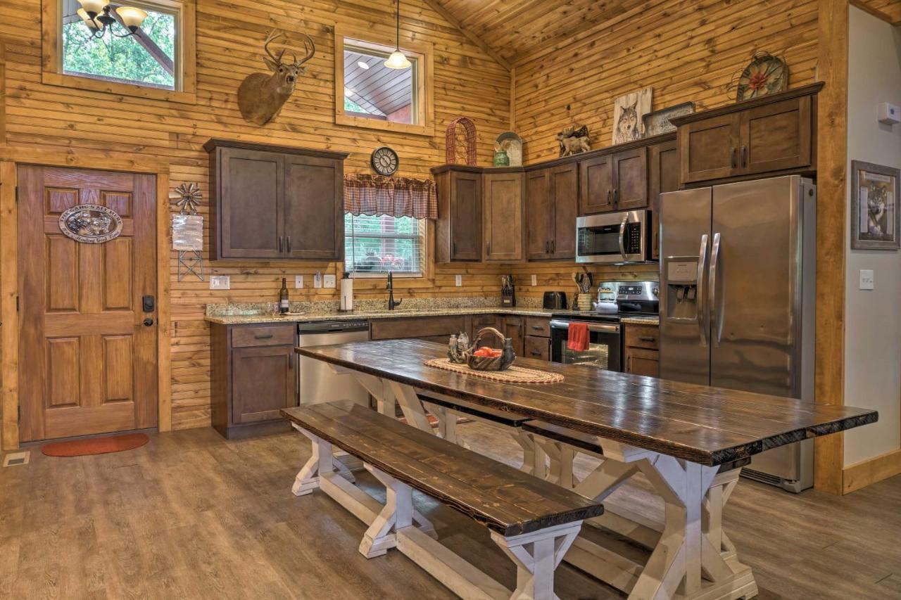 Branson West Cabin With Pool Access And Golfing Экстерьер фото