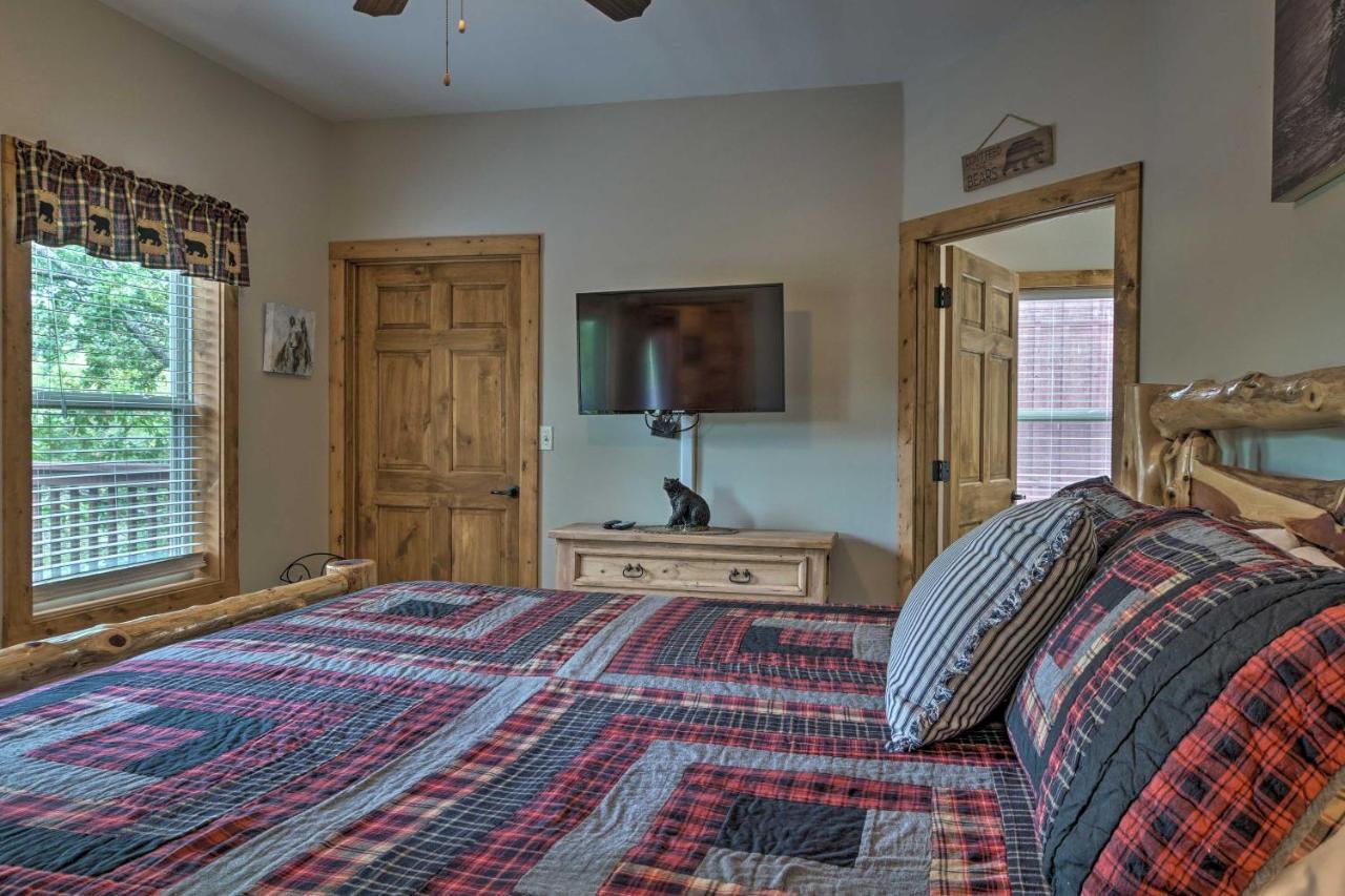Branson West Cabin With Pool Access And Golfing Экстерьер фото