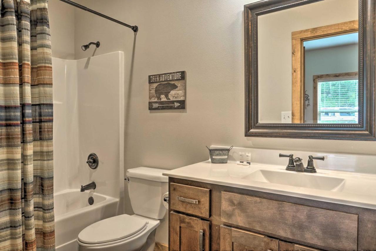 Branson West Cabin With Pool Access And Golfing Экстерьер фото