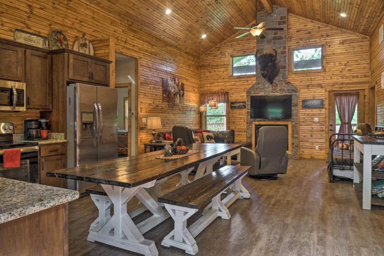 Branson West Cabin With Pool Access And Golfing Экстерьер фото