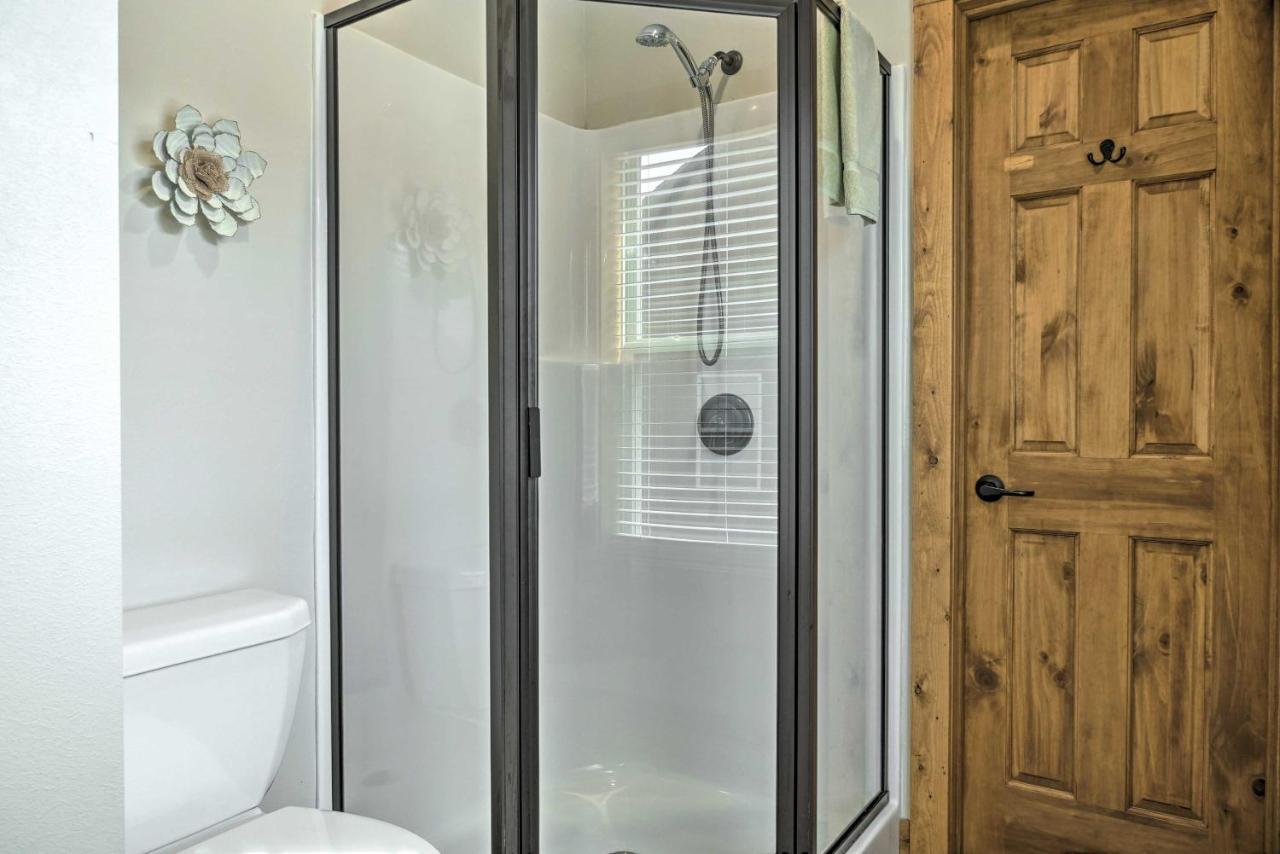 Branson West Cabin With Pool Access And Golfing Экстерьер фото