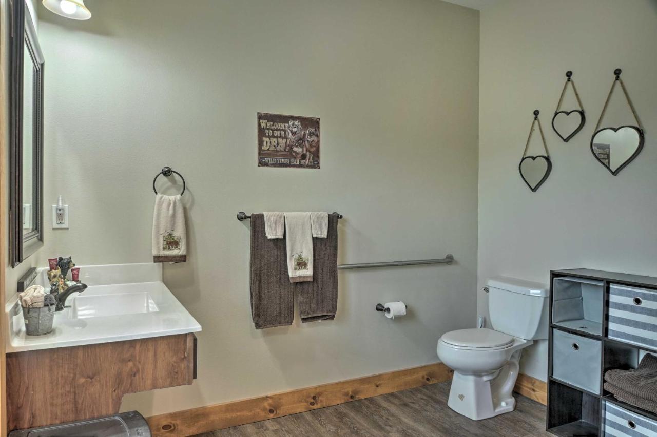 Branson West Cabin With Pool Access And Golfing Экстерьер фото