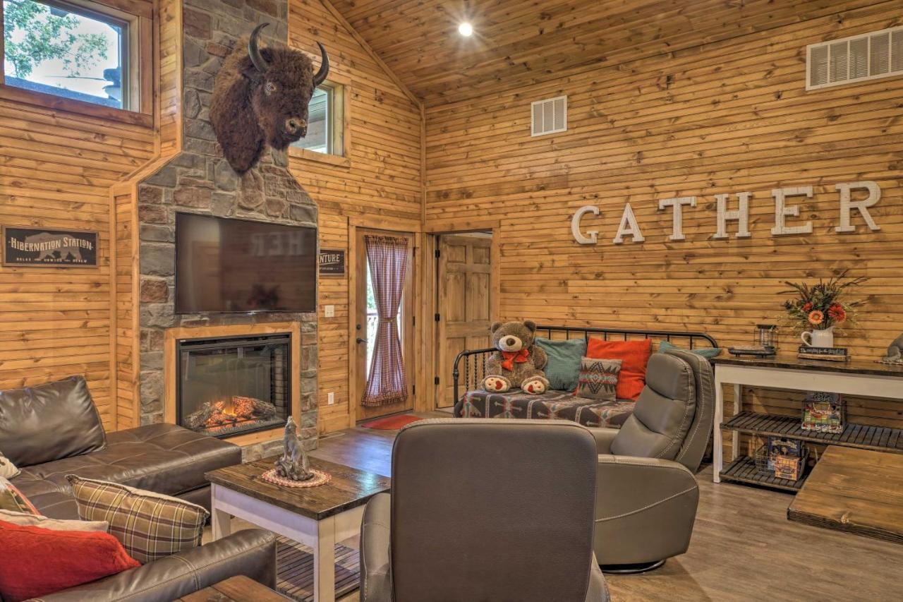 Branson West Cabin With Pool Access And Golfing Экстерьер фото