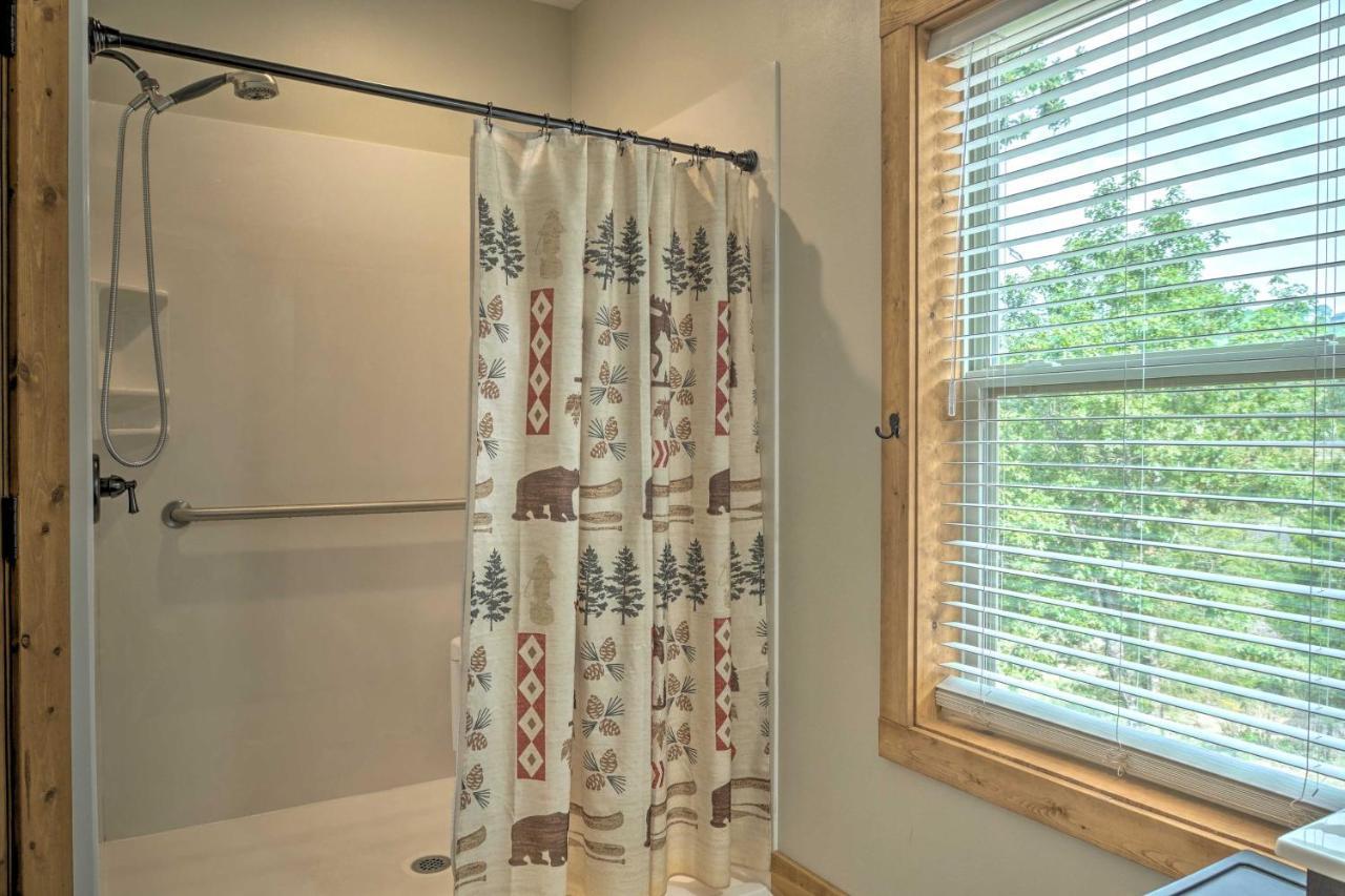 Branson West Cabin With Pool Access And Golfing Экстерьер фото