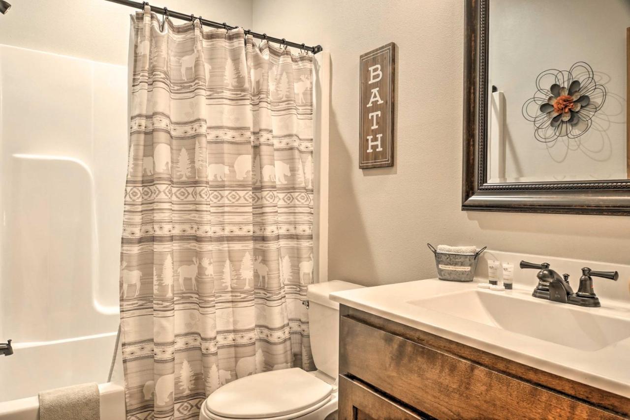 Branson West Cabin With Pool Access And Golfing Экстерьер фото